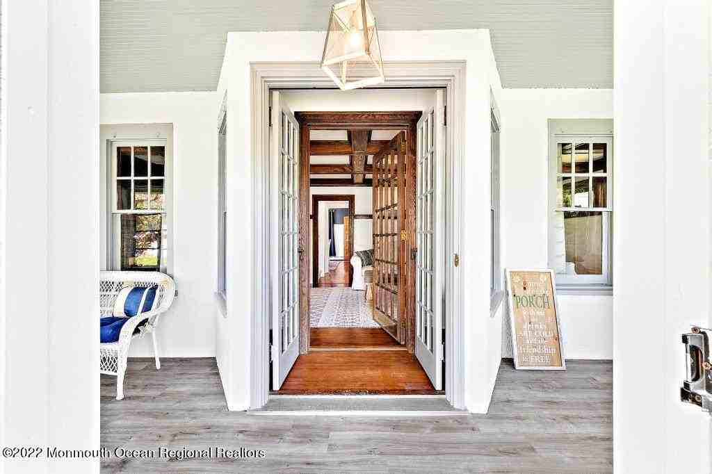 27 Shrewsbury Dr - Photo 4 of 44