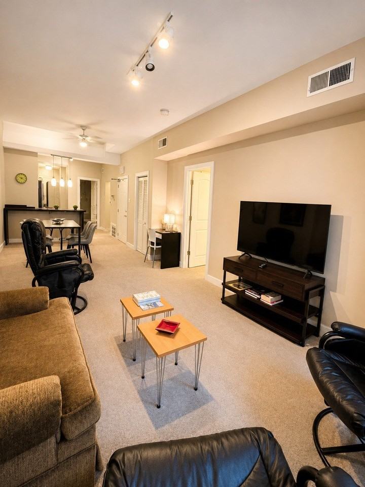 642 N Dearborn St #4 - Photo 3 of 11