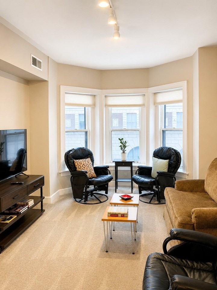642 N Dearborn St #4 - Photo 5 of 11