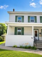 featured image of 418 N 4th St