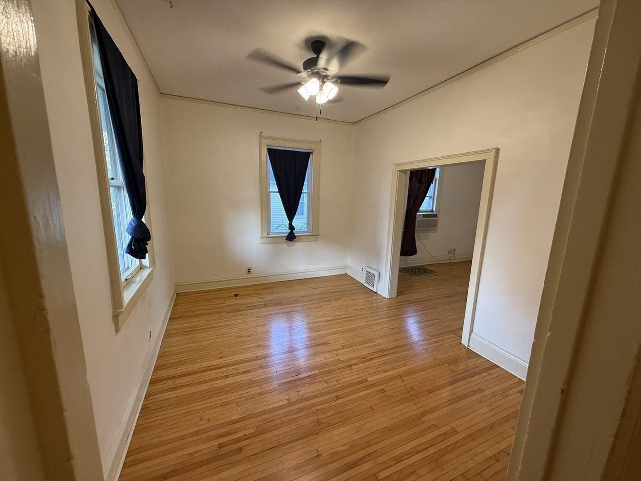 418 N 4th St - Photo 2 of 9