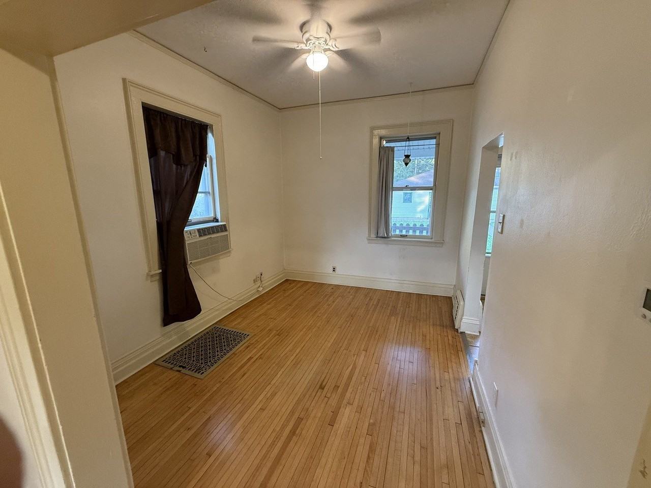 418 N 4th St - Photo 3 of 9