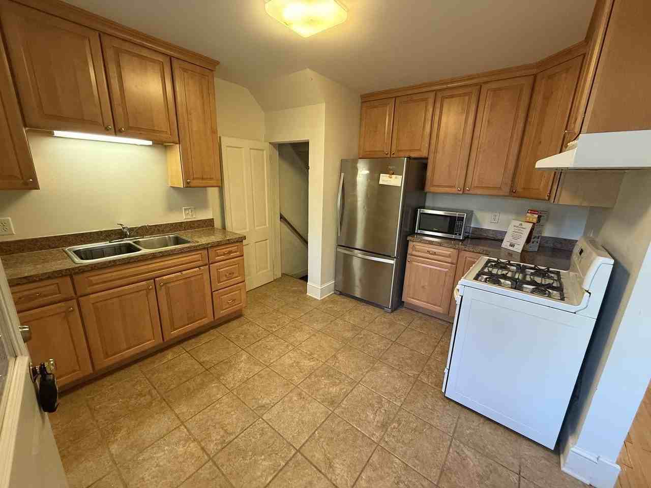418 N 4th St - Photo 4 of 9