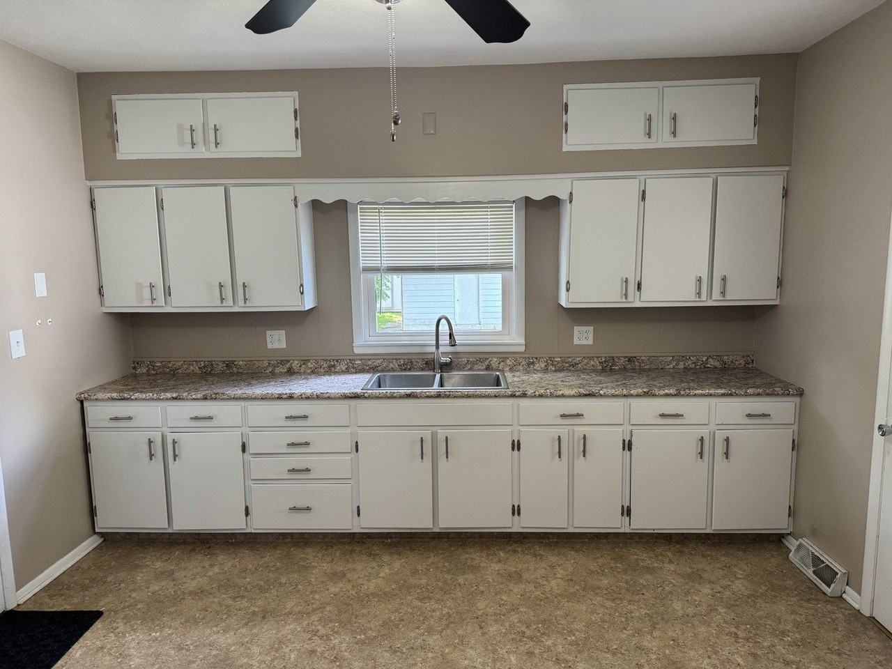 121 Terwilliger Ave - Photo 3 of 19