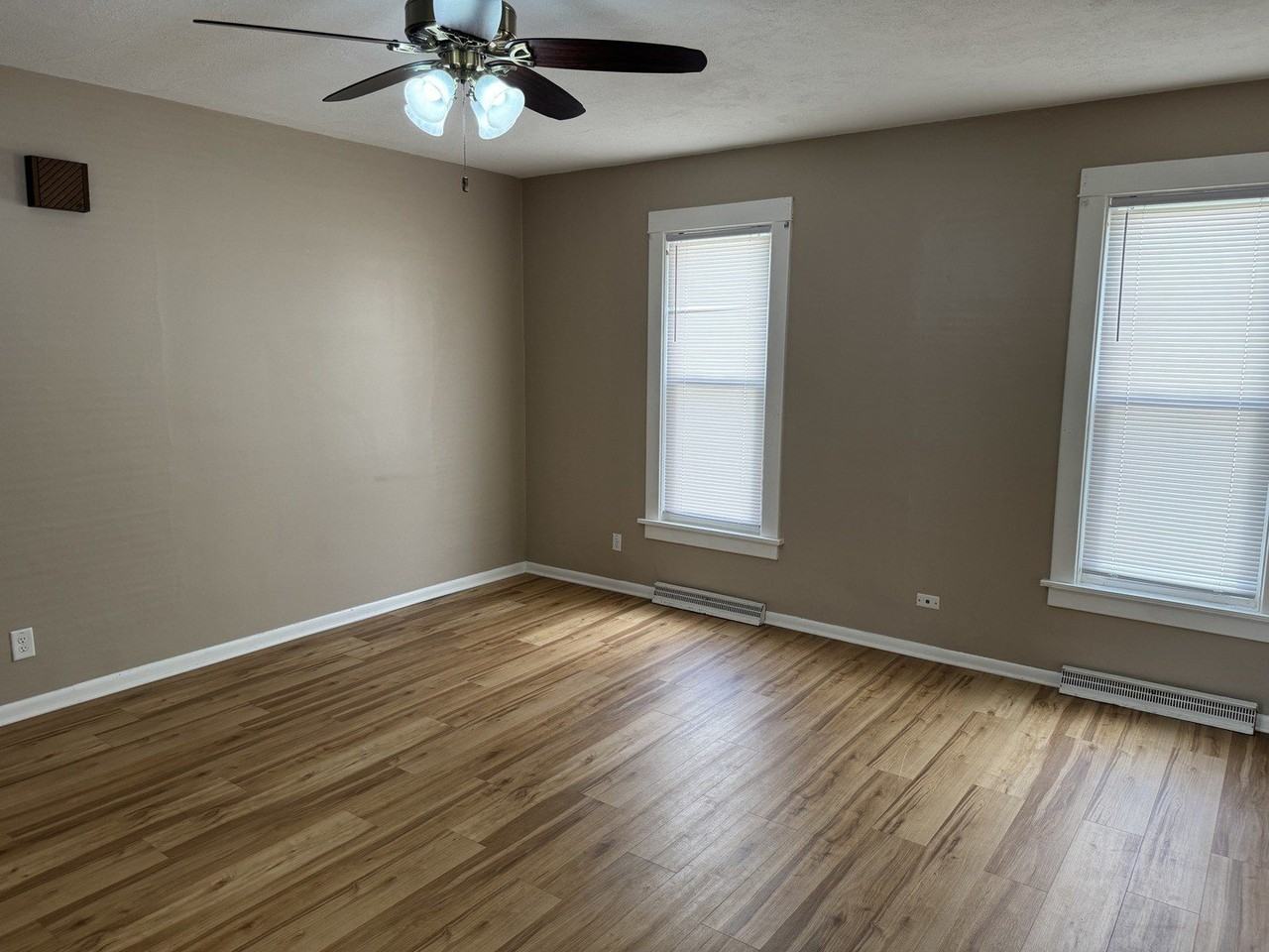 121 Terwilliger Ave - Photo 7 of 19