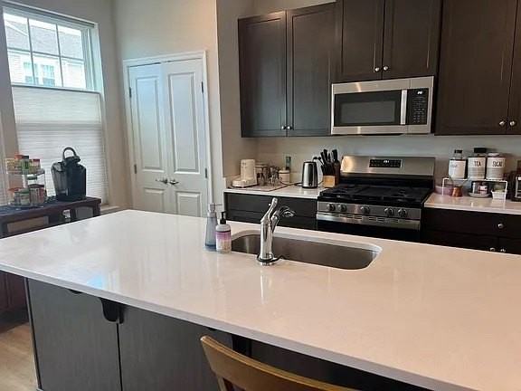 936 Jenkins Ct - Photo 4 of 12