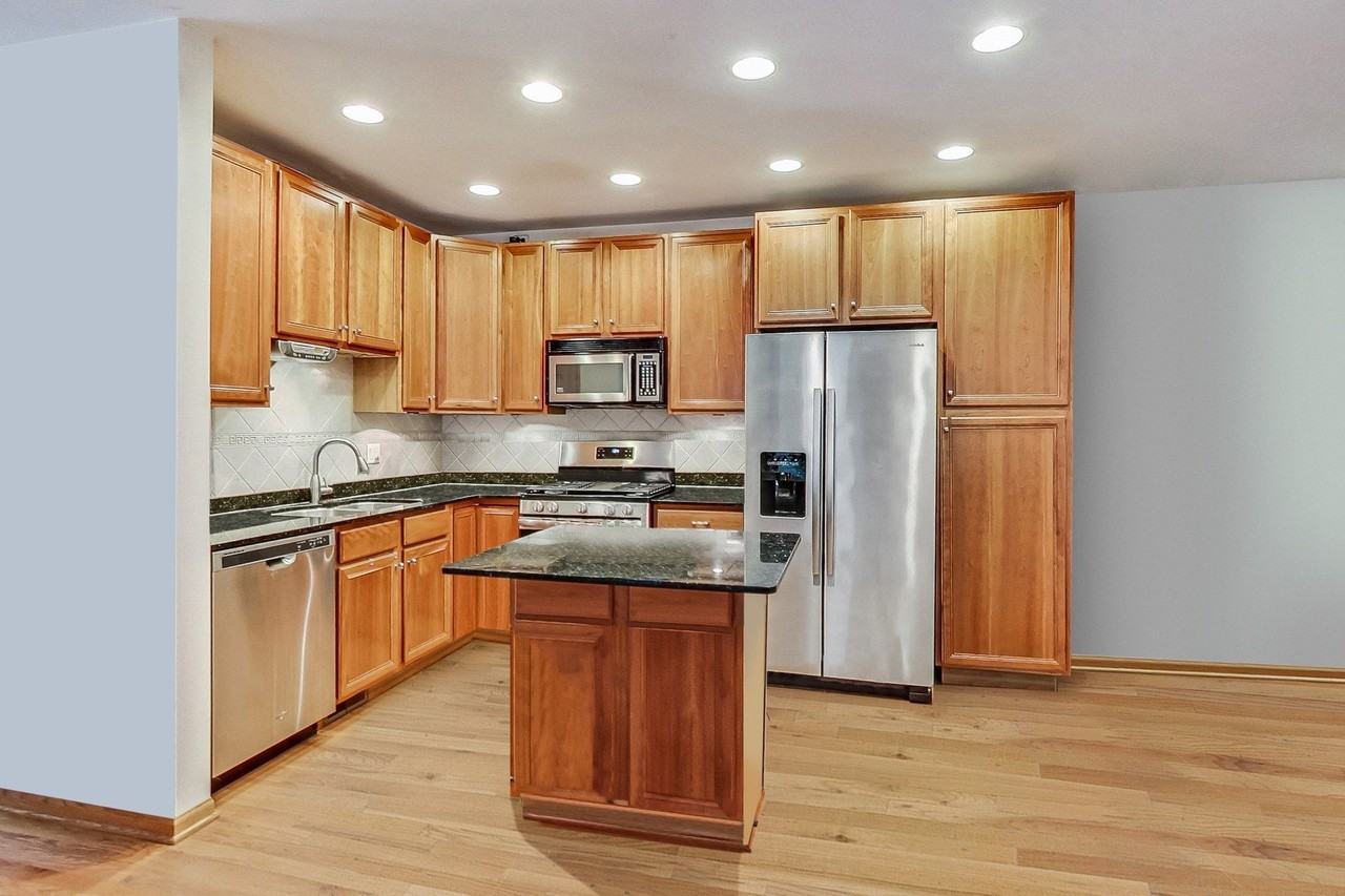 917 W Lakeside Pl #1W - Photo 6 of 27