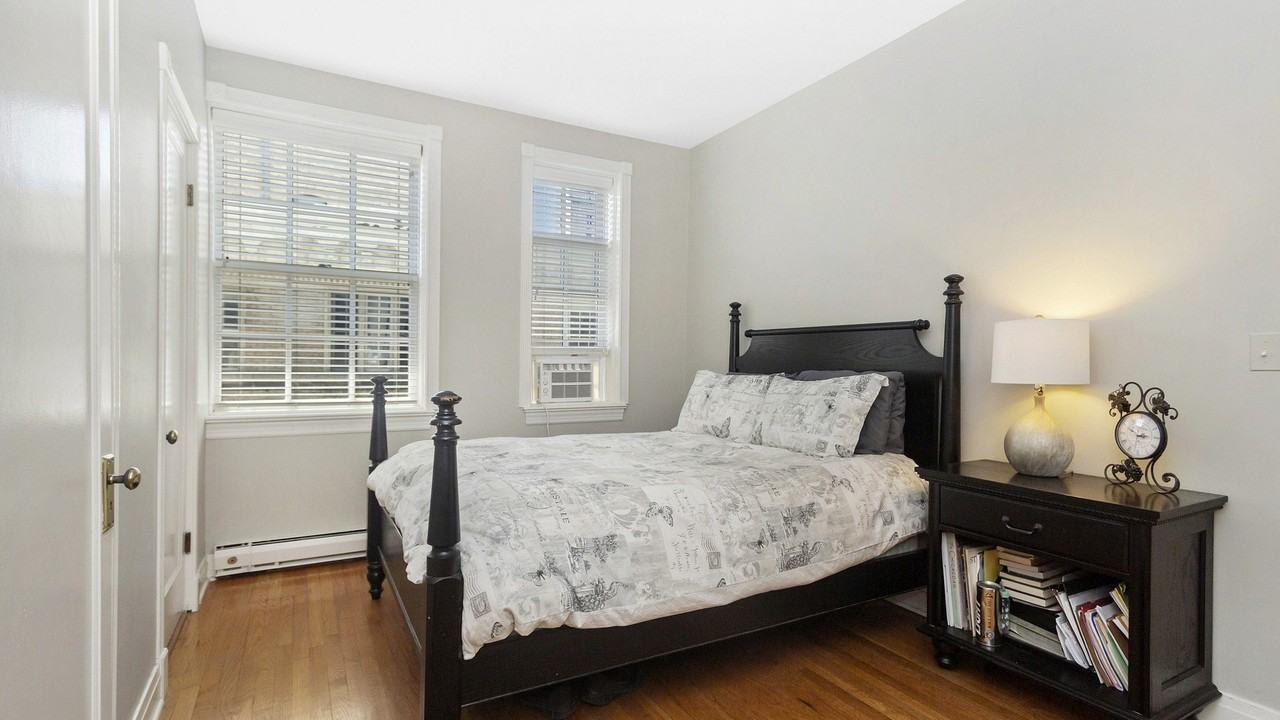 70 E Scott St #908 - Photo 7 of 16