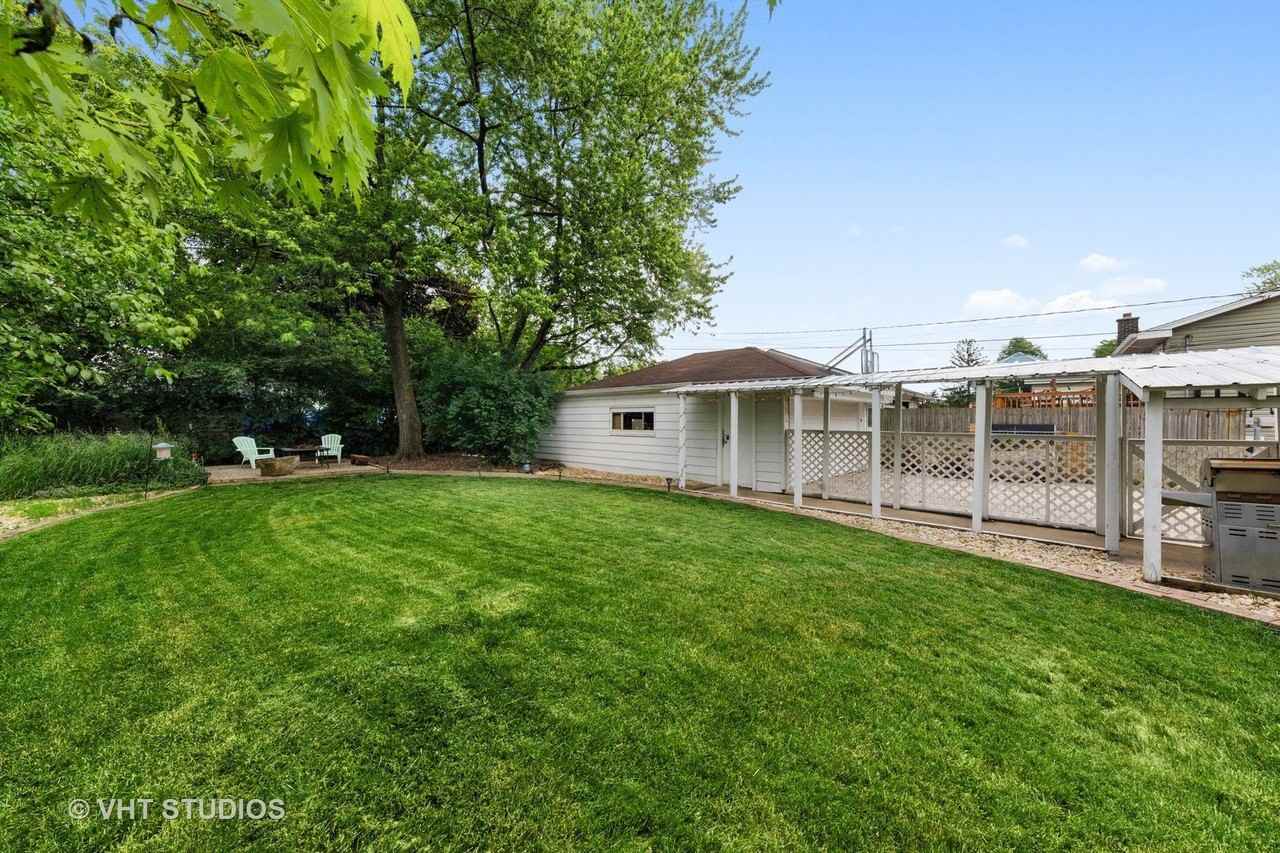 721 N Bierman Ave - Photo 3 of 12