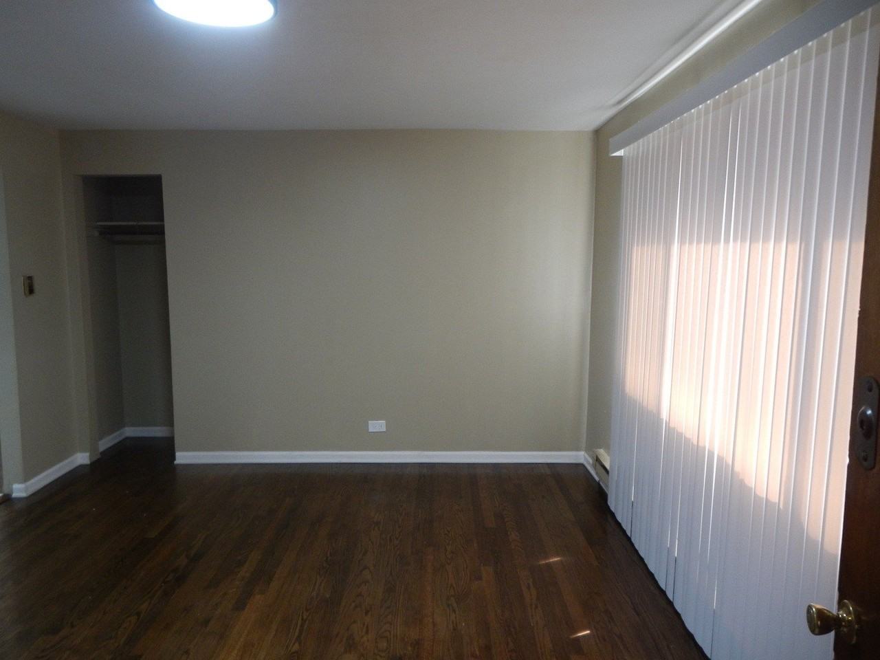 704 W 111th St #1S - Photo 3 of 19