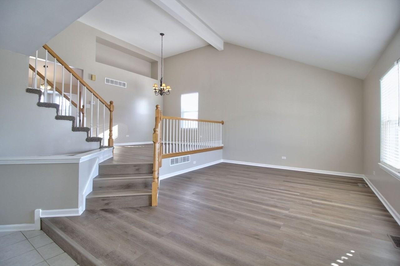 1504 Pheasant Landing Dr - Photo 2 of 20