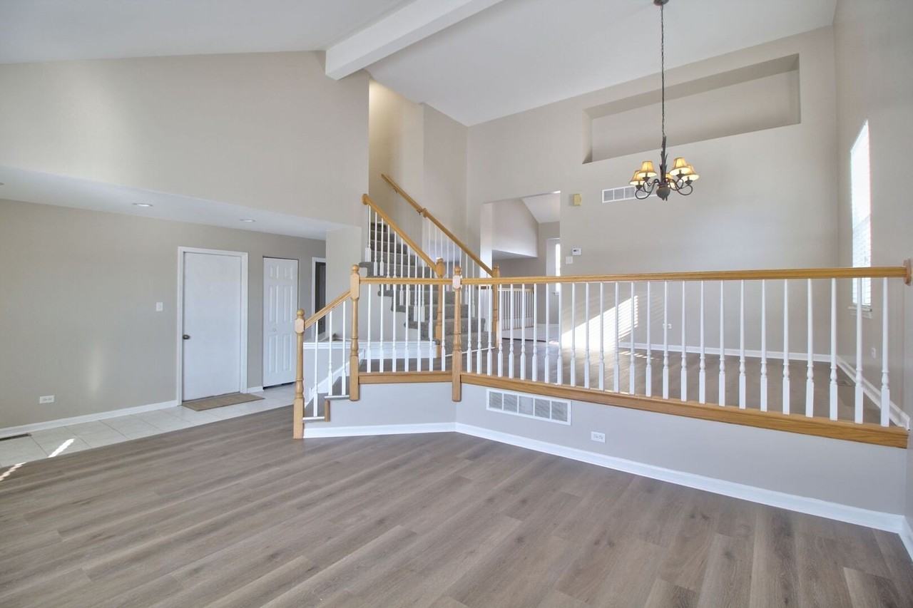 1504 Pheasant Landing Dr - Photo 3 of 20