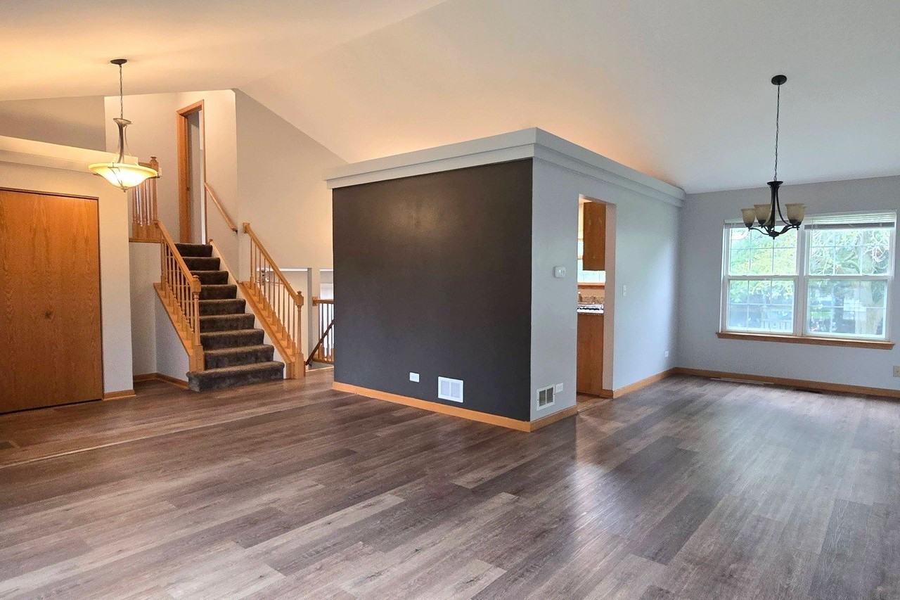 409 Fairfax Ln - Photo 4 of 25