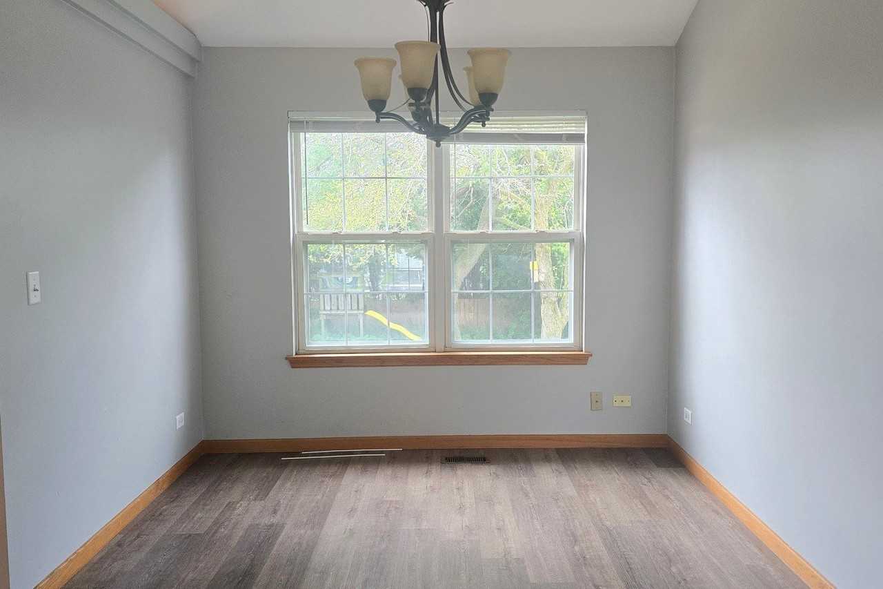 409 Fairfax Ln - Photo 5 of 25