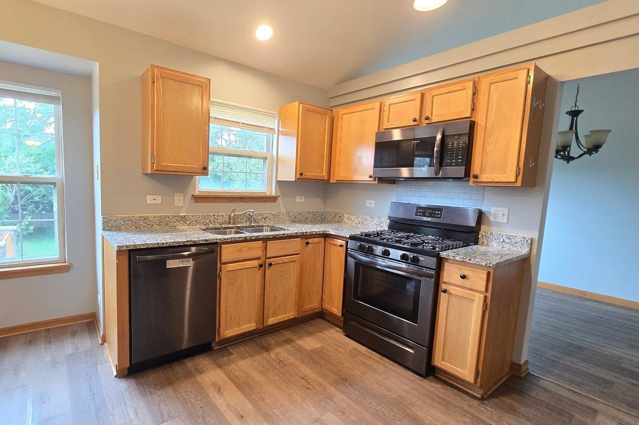 409 Fairfax Ln - Photo 7 of 25