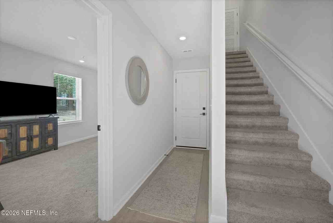 1096 Farwell St - Photo 3 of 50