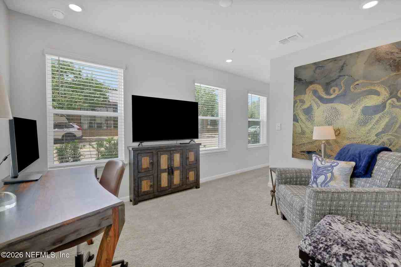 1096 Farwell St - Photo 4 of 50