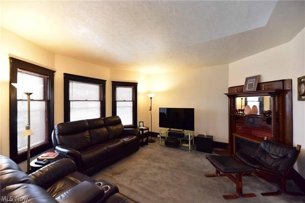 1618 Branch Ave - Photo 3 of 14