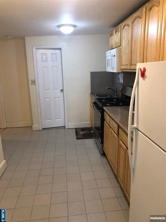 254 Farnham Ave - Photo 3 of 9