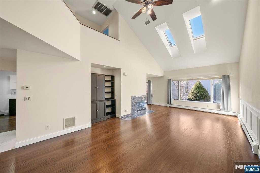 403 Dogwood Ct - Photo 2 of 30