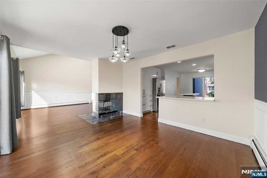 403 Dogwood Ct - Photo 5 of 30