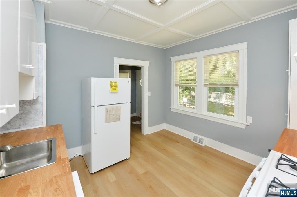 99 E Hunter Ave - Photo 6 of 12
