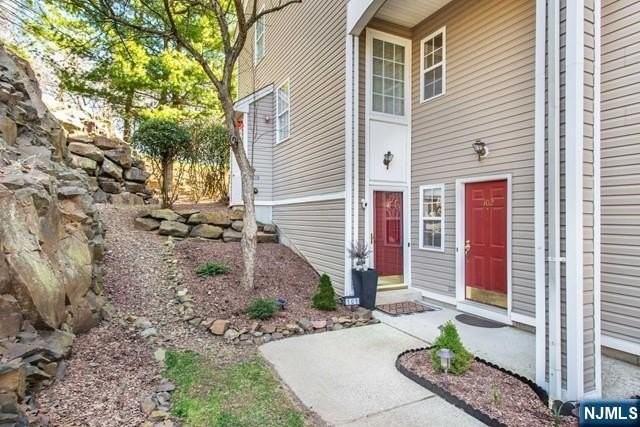 102 Lakeview Ct - Photo 2 of 22