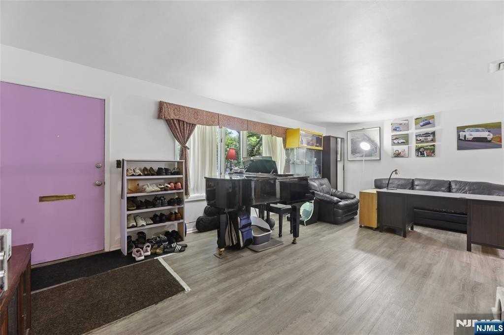 9 Smith St - Photo 5 of 26