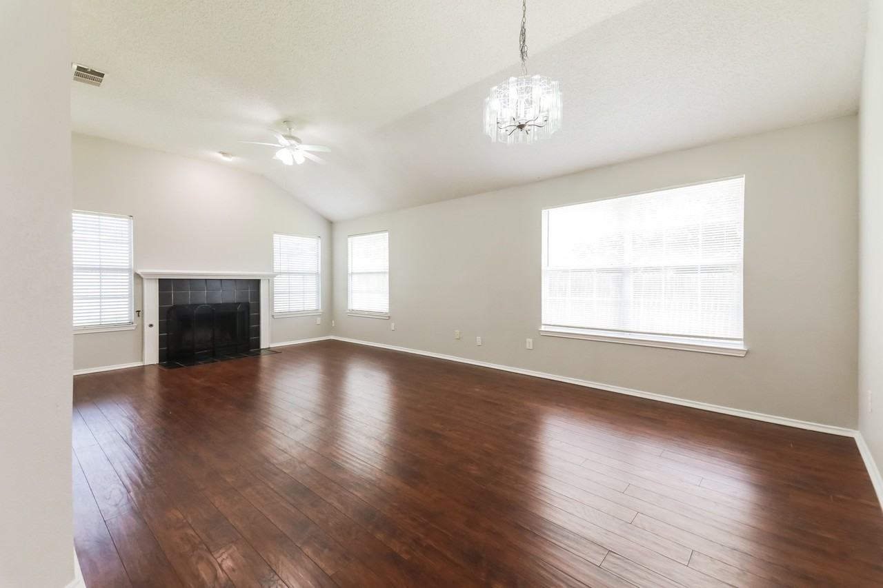 1814 Mesa Ct - Photo 3 of 15