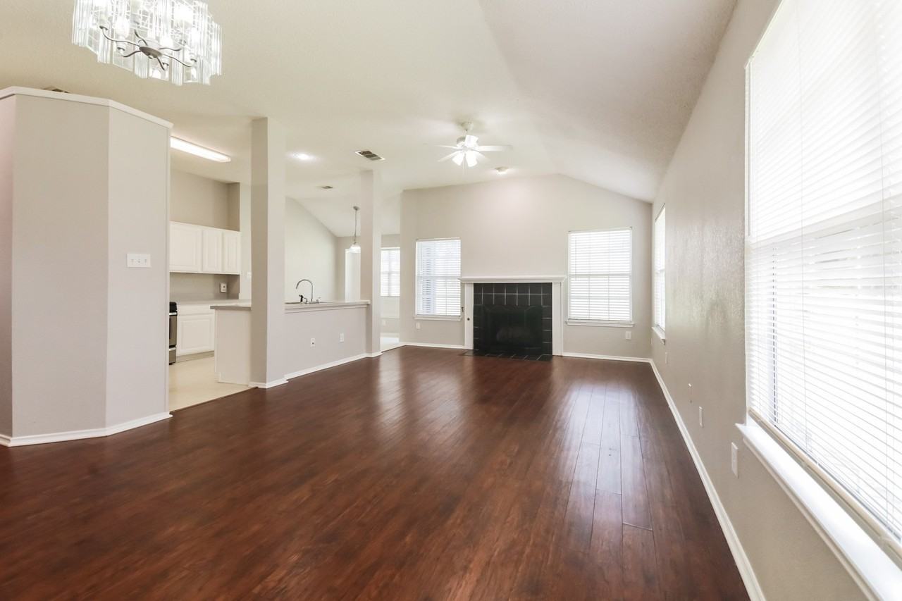 1814 Mesa Ct - Photo 4 of 15