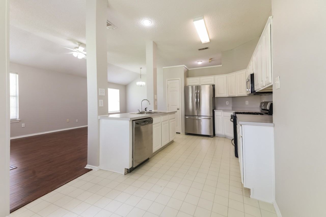 1814 Mesa Ct - Photo 6 of 15