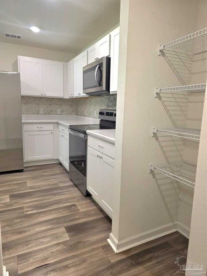 7821 Maxton Rd - Photo 4 of 20