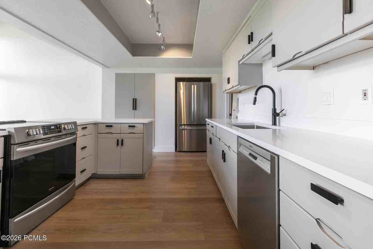 1656 Village Round Dr - Photo 7 of 32