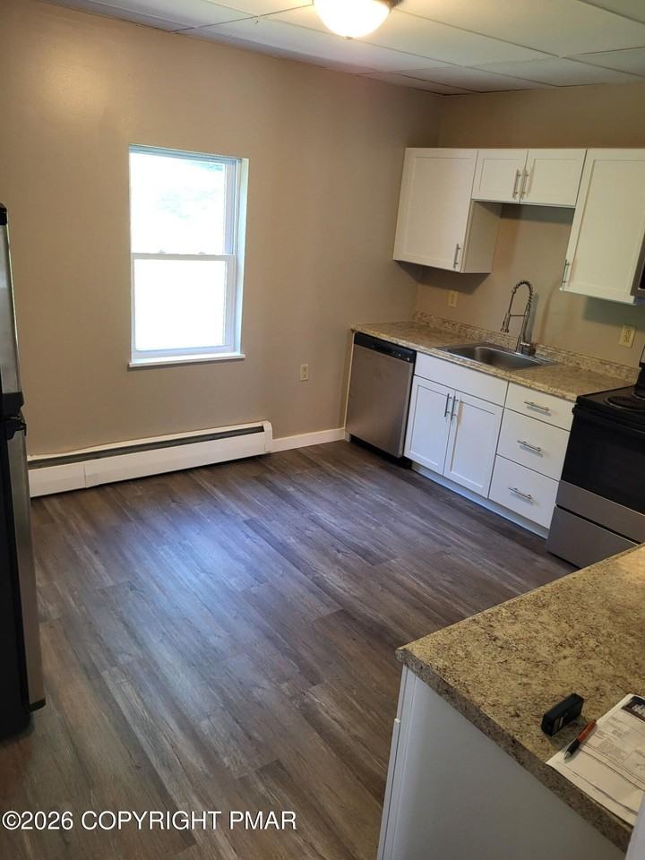 418 Center Ave - Photo 2 of 9