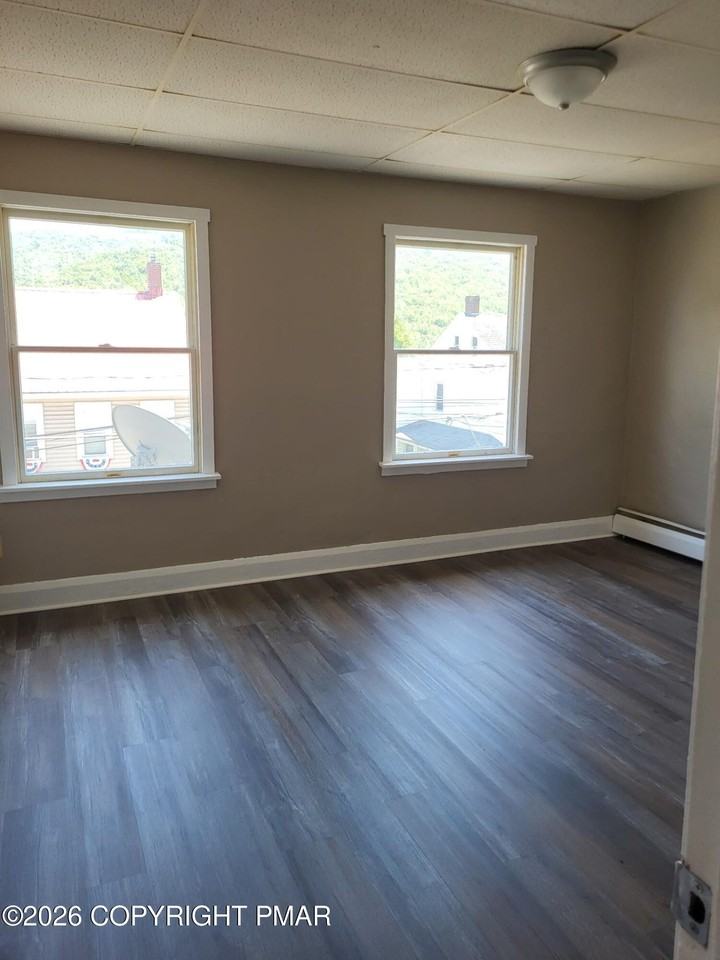 418 Center Ave - Photo 3 of 9
