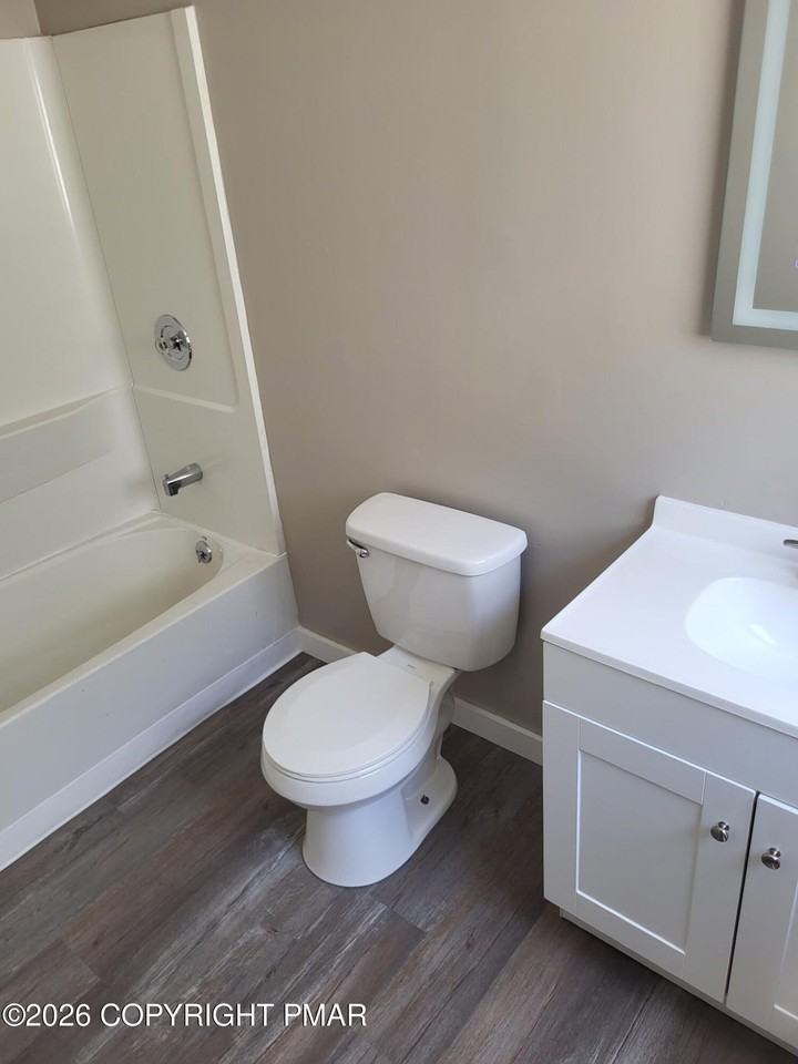 418 Center Ave - Photo 5 of 9