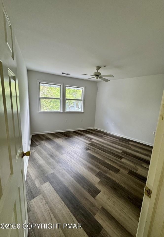 143 Huntington Dr - Photo 7 of 13