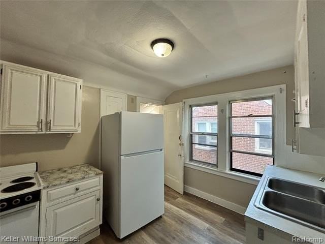 5783 Yorkshire Rd - Photo 2 of 13