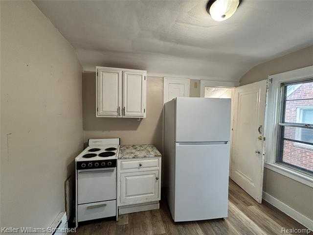 5783 Yorkshire Rd - Photo 3 of 13