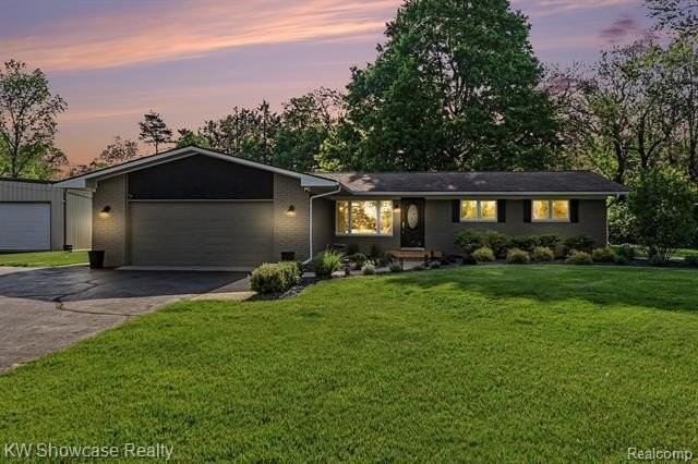2572 Ridge Rd - Photo 2 of 42