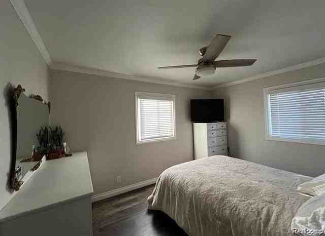1341 Catalpa Dr - Photo 3 of 9
