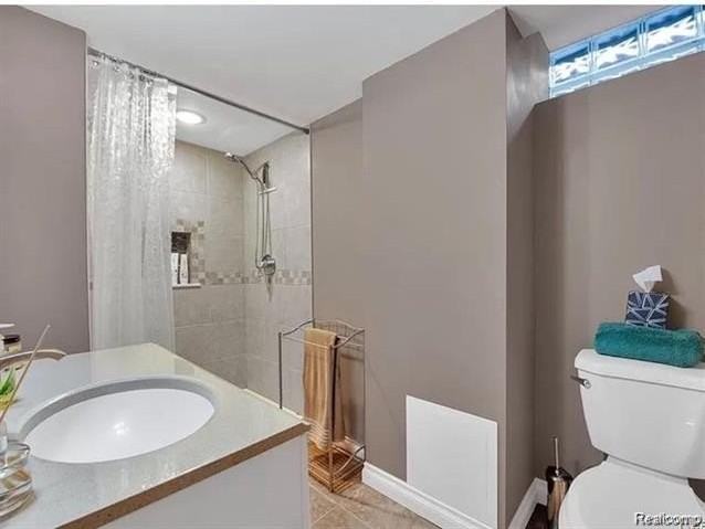 1341 Catalpa Dr - Photo 4 of 9