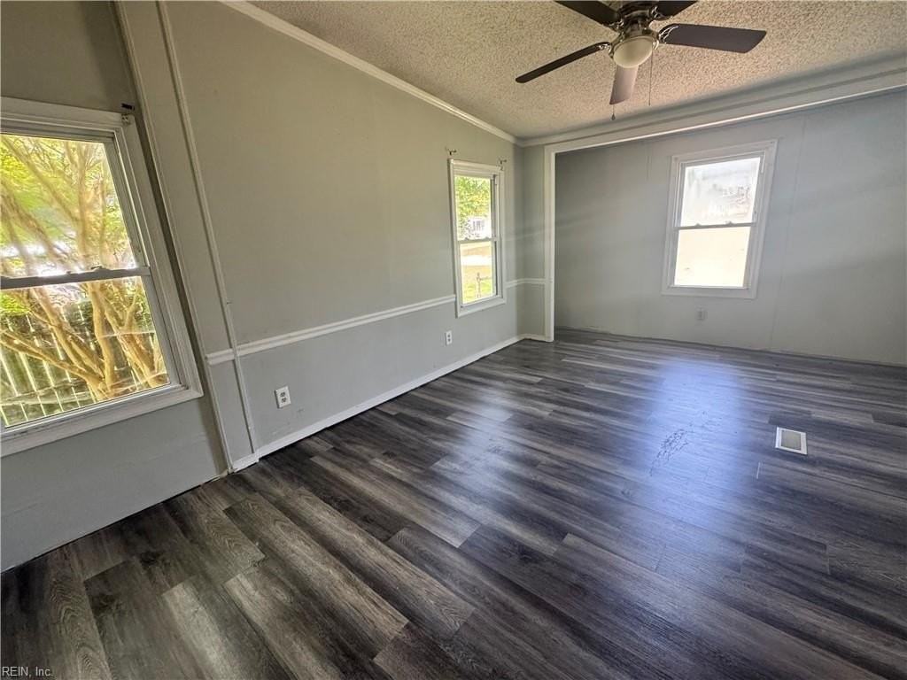311 Cattail Ln - Photo 4 of 6
