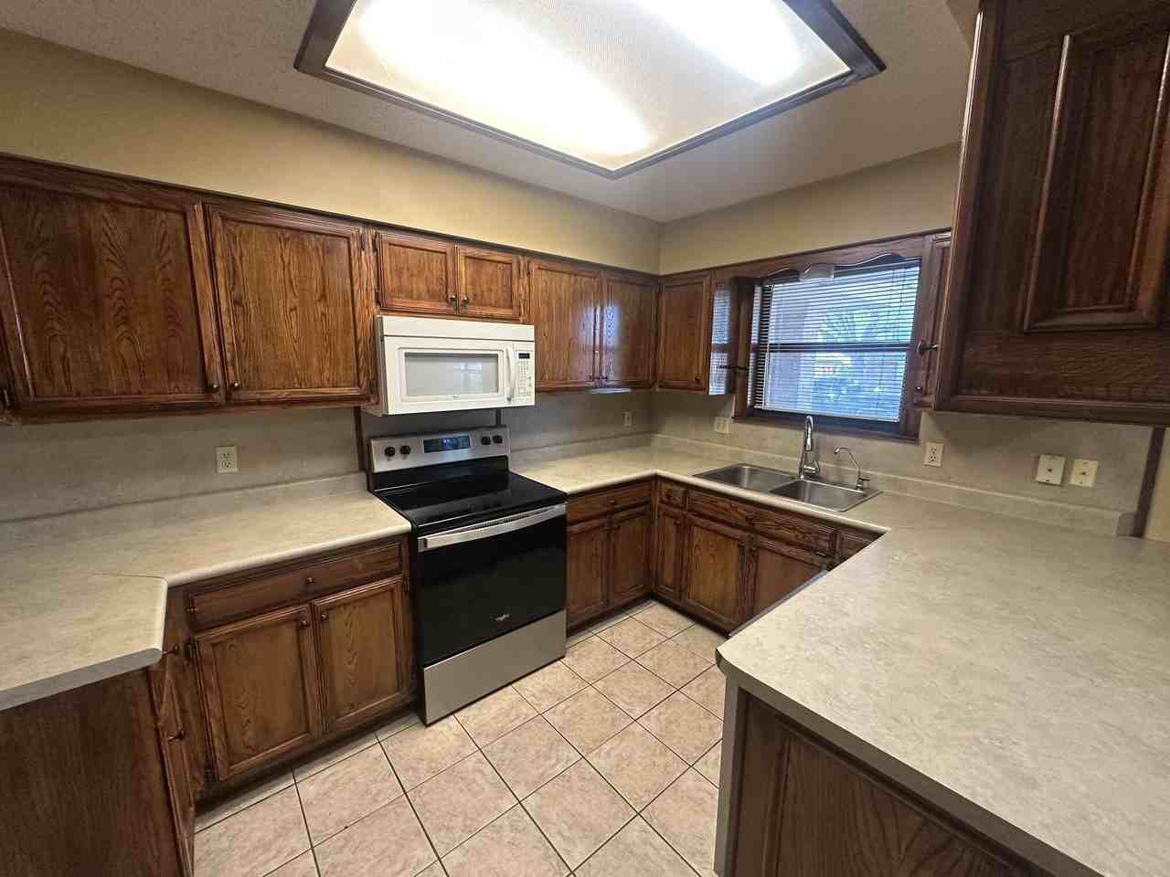 3426 Cedarhill Dr - Photo 5 of 16