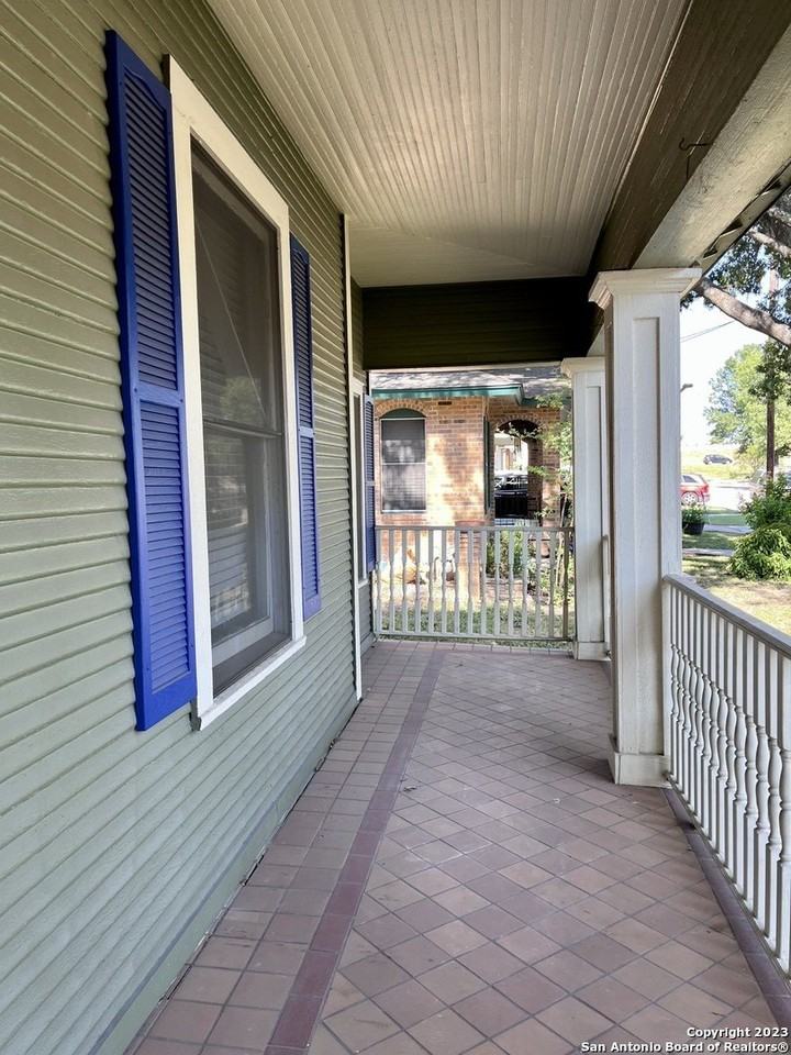 201 Berkshire - Photo 3 of 22