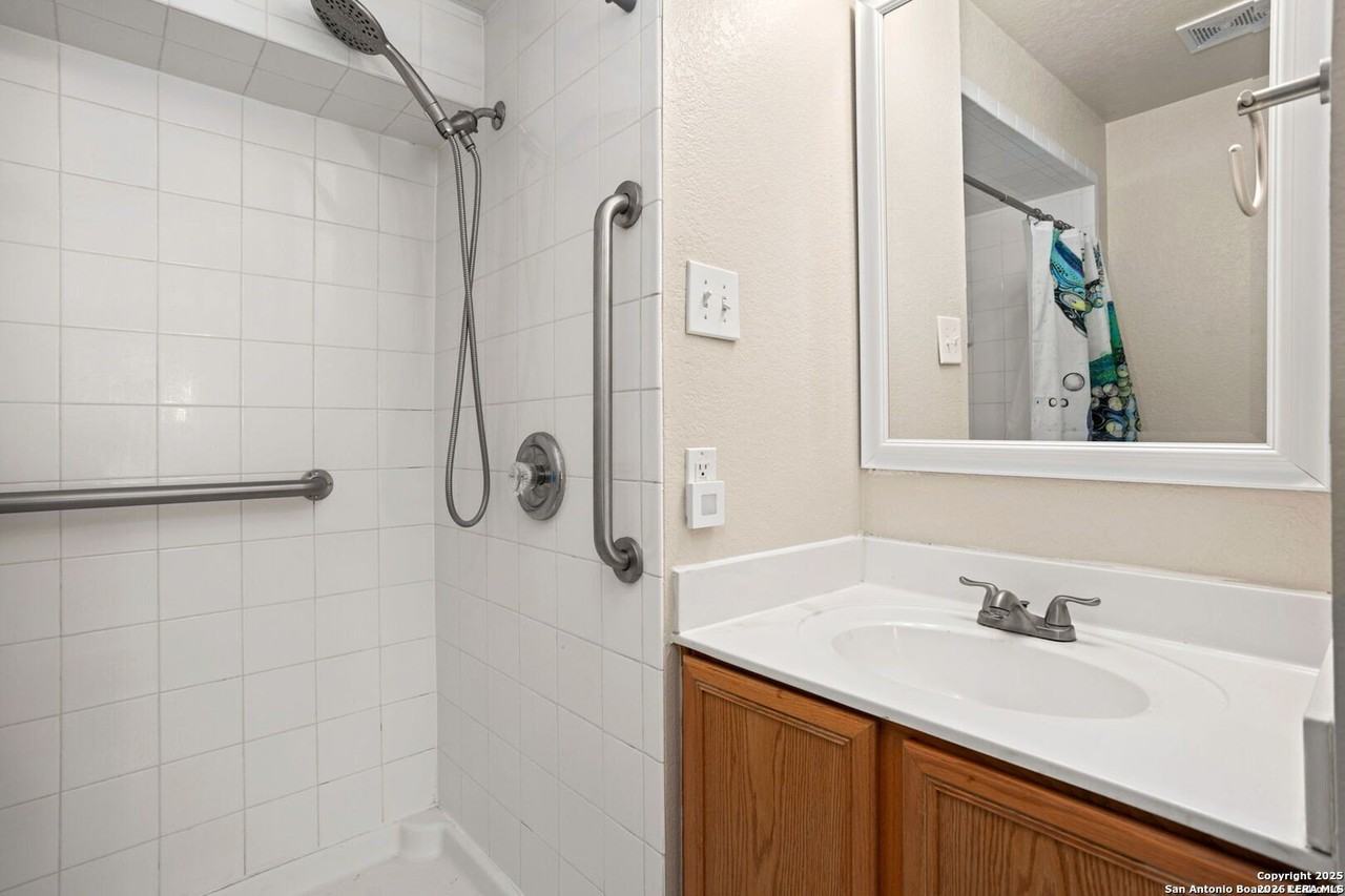 16115 Branching Oaks - Photo 5 of 14