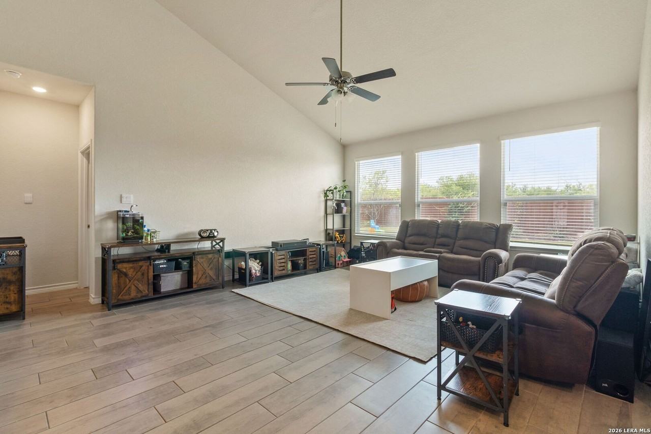 634 Overlook Rdg - Photo 5 of 17