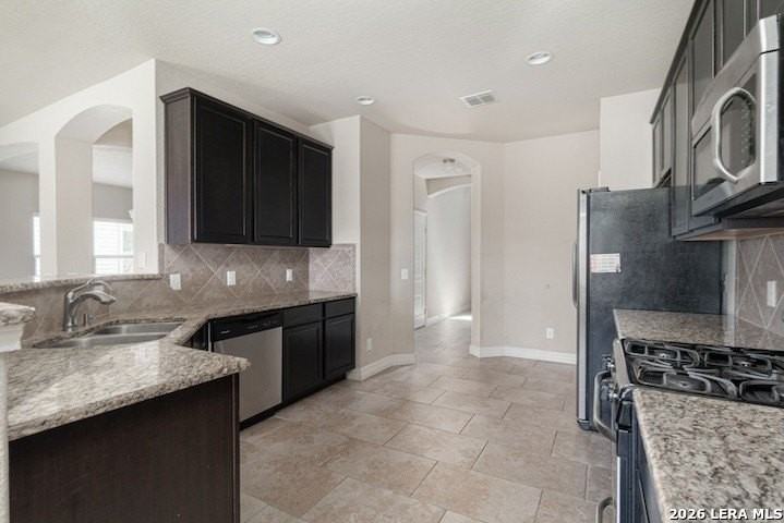 660 Community Dr - Photo 4 of 15