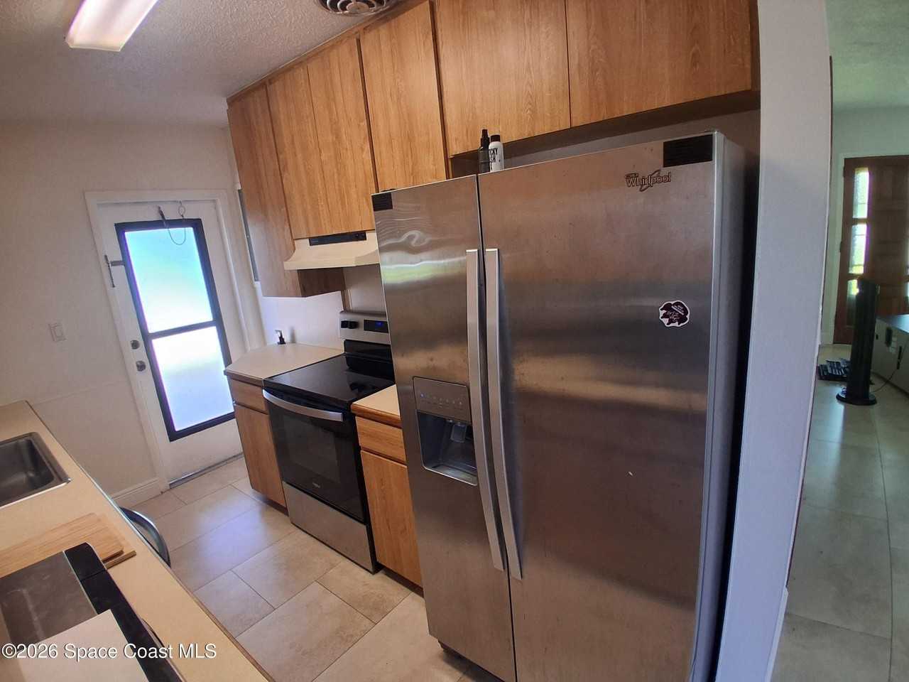 303 Princeton Ave - Photo 4 of 36