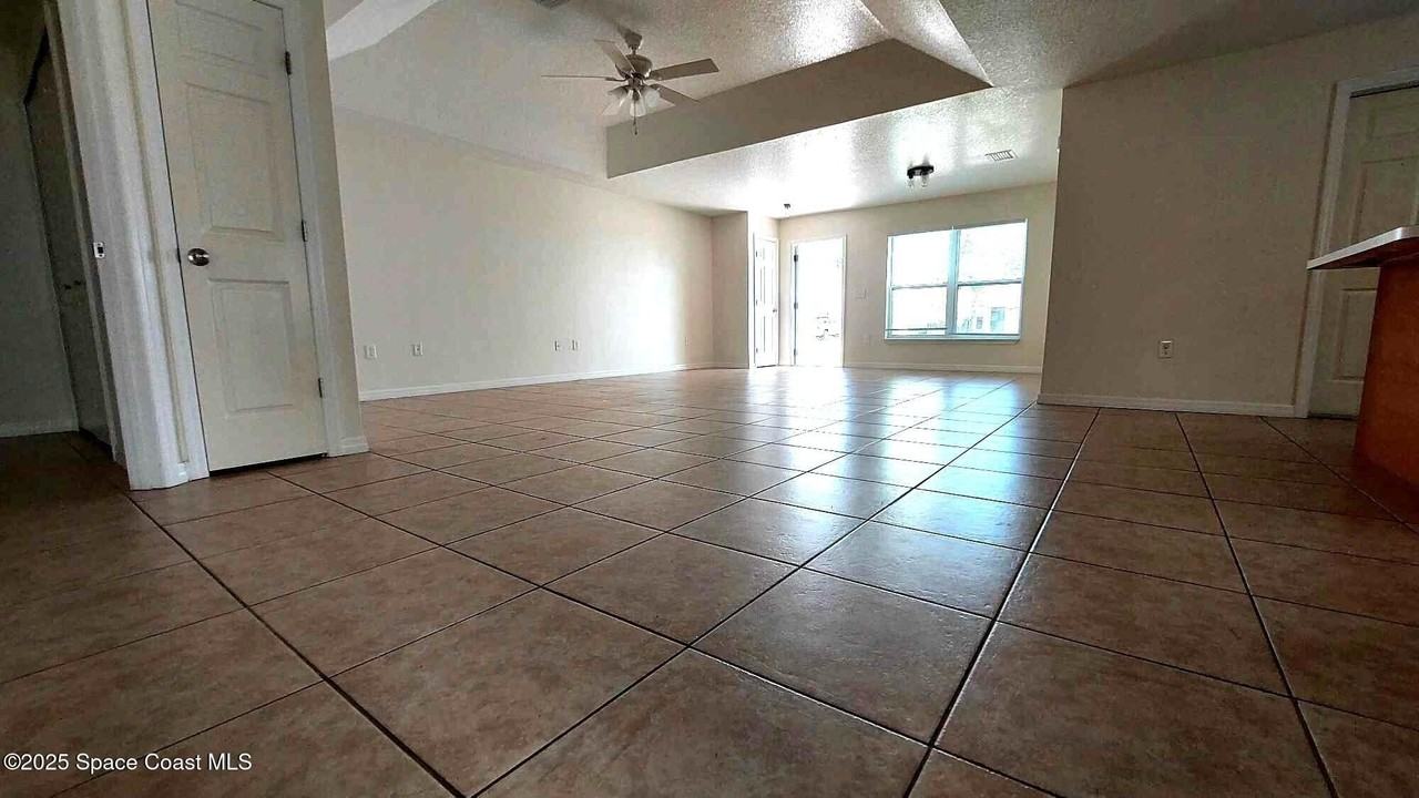 821 Angela Ave #A - Photo 6 of 13